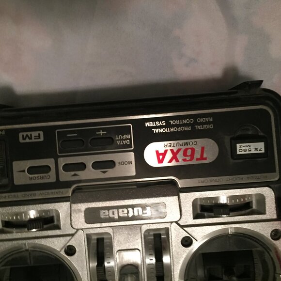 FUTABA T6XA TRANSMITTER- POWERS ON - UNTESTED - AS IS--FOR PARTS Light comes on - Picture 6 of 6